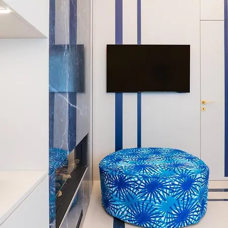 Daire Blue Essence Capri