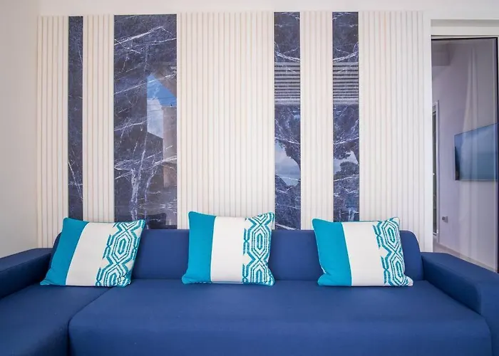 Blue Essence * Capri